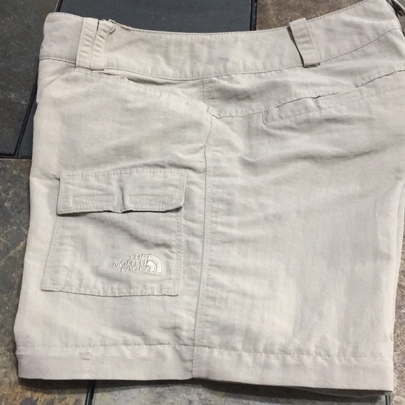 IZOD White cropped pants. NWT. Size 4 crop - Picture 3 of 8